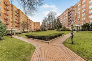 1304 Midland Ave, Yonkers, NY 10704 - Photo 16