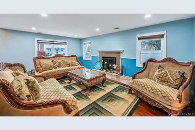 6 Garden Circle, Syosset, NY 11791 - Photo 8