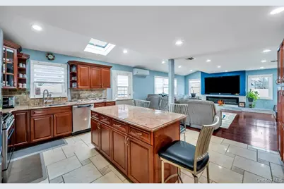 6 Garden Circle, Syosset, NY 11791 - Photo 4