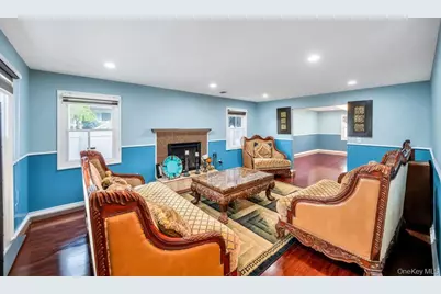 6 Garden Circle, Syosset, NY 11791 - Photo 6