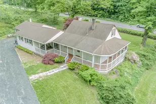 6 Swain Dr, Pleasant Valley, NY 12569 - Photo 4