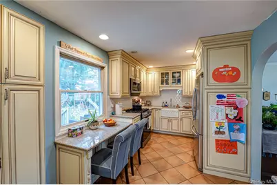 226 Sears Road, West Islip, NY 11795 - Photo 6