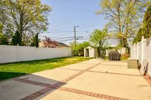 25 Virginia Dr, Elmont, NY 11003 - Photo 30