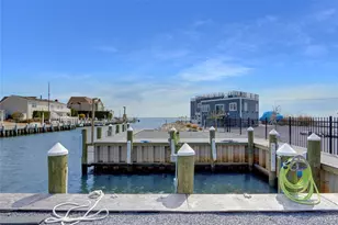 505 East Dr, Copiague, NY 11726 - Photo 30