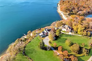 31 Fort Hill Dr, Lloyd Harbor, NY 11743 - Photo 2