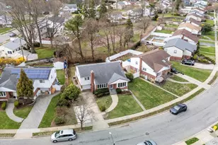 18 Hilary Ln, Westbury, NY 11590 - Photo 28