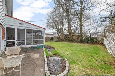 18 Hilary Lane, Westbury, NY 11590 - Photo 24