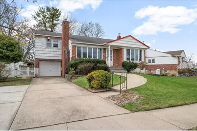 18 Hilary Lane, Westbury, NY 11590 - Photo 2