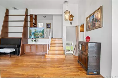 18 Hilary Lane, Westbury, NY 11590 - Photo 6