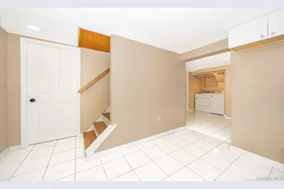 315 Cedar Court, Copiague, NY 11726 - Photo 16