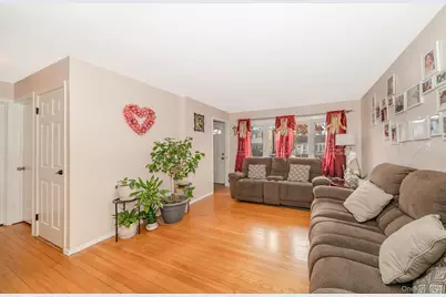 315 Cedar Court, Copiague, NY 11726 - Photo 10