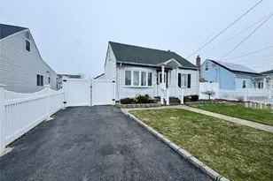 315 Cedar Ct, Copiague, NY 11726 - Photo 2