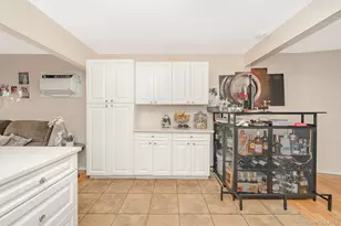 315 Cedar Ct, Copiague, NY 11726 - Photo 4