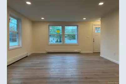 159 Washington Avenue, Wheatley Heights, NY 11798 - Photo 4