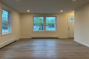 159 Washington Ave, Wheatley Heights, NY 11798 - Photo 4