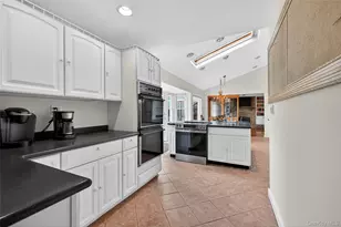 20 Oak Ln, Hampton Bays, NY 11946 - Photo 16