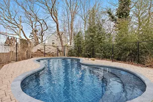 23 Park Pl, Calverton, NY 11933 - Photo 2