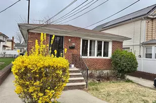 164-10 Foch Blvd, Jamaica, NY 11434 - Photo 4