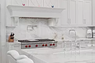 25 Brewster Ln E, East Setauket, NY 11733 - Photo 20