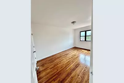 1031 E 215th St, Bronx, Ny, Bronx, NY 10469 - Photo 10