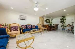 7 Bunker Ln, Hicksville, NY 11801 - Photo 4