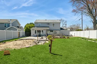 7 Bunker Lane, Hicksville, NY 11801 - Photo 18