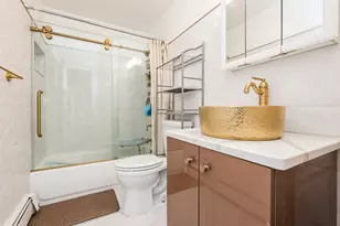 7 Bunker Ln, Hicksville, NY 11801 - Photo 8