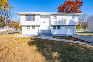 55 Glenmalure St, Amityville, NY 11701 - Photo 4