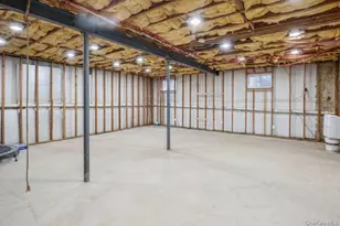 8 Hilltop Dr, Bayville, NY 11709 - Photo 36