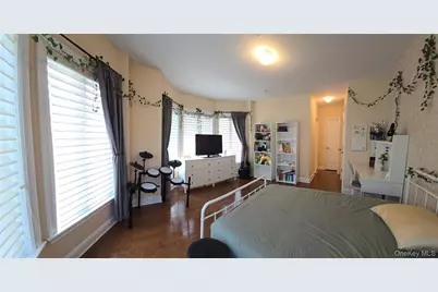 337 Park Crescent, College Point, NY 11356 - Photo 10