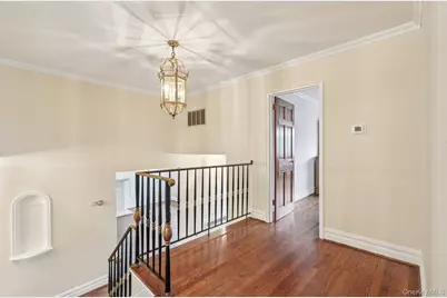 808 Wolfs Lane, Pelham, NY 10803 - Photo 16