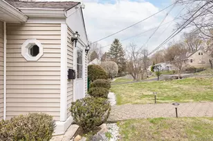 9 Durham Rd, White Plains, NY 10607 - Photo 12