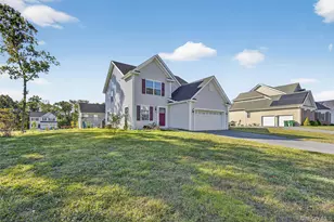 202 Ridgeline Dr, Poughkeepsie, NY 12603 - Photo 2