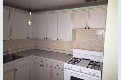 838 Pelhamdale Avenue #3R, New Rochelle, NY 10801 - Photo 4