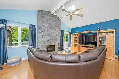 353 Thrift Street, Ronkonkoma, NY 11779 - Photo 14