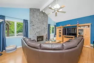 353 Thrift St, Ronkonkoma, NY 11779 - Photo 14