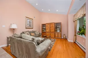 353 Thrift St, Ronkonkoma, NY 11779 - Photo 4