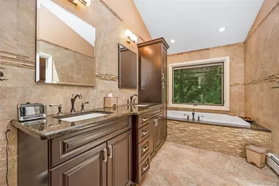 353 Thrift Street, Ronkonkoma, NY 11779 - Photo 18