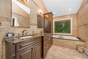 353 Thrift St, Ronkonkoma, NY 11779 - Photo 18
