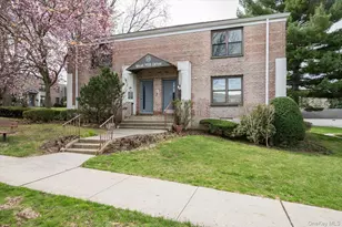 23 W Mill Dr, Great Neck, NY 11021 - Photo 2