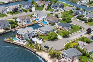 22 Viking Dr, West Islip, NY 11795 - Photo 4