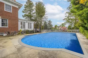 1-27 Beverly Rd, Douglaston, NY 11363 - Photo 40