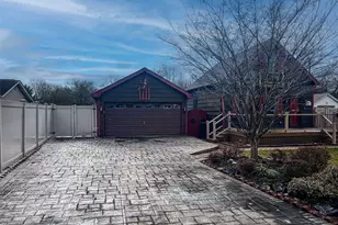 9 Reinhart Ct, Melville, NY 11747 - Photo 2