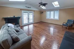 9 Reinhart Ct, Melville, NY 11747 - Photo 16