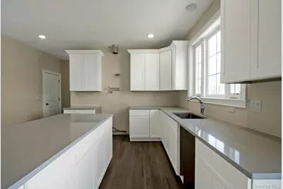 47 Dartmouth Drive, Poughkeepsie, NY 12603 - Photo 8