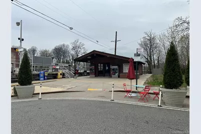 241-20 Northern Boulevard #1M, Douglaston, NY 11362 - Photo 18