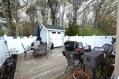 77 Village Circle W, Manorville, NY 11949 - Photo 14
