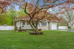 8 Landsberger St, Yaphank, NY 11980 - Photo 2