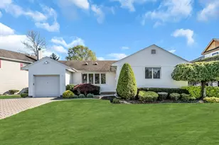 20 Doone Dr, Syosset, NY 11791 - Photo 2