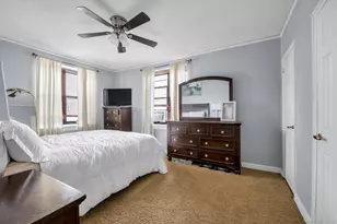 1 Town House Pl, Great Neck, NY 11021 - Photo 10